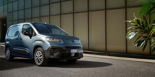 Vista exterior do Doblò. Serviço de recalibração de vidros Fiat Professional